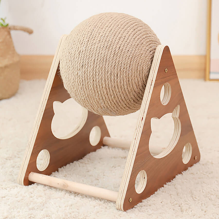 Distracto Ball Spinning Cat Toy